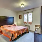 Logis Le Moulin Des Gardelles 3* Riom