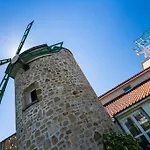 Logis Le Moulin Des Gardelles Hotel 3*