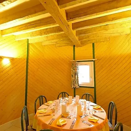 Logis Le Moulin Des Gardelles Otel Riom