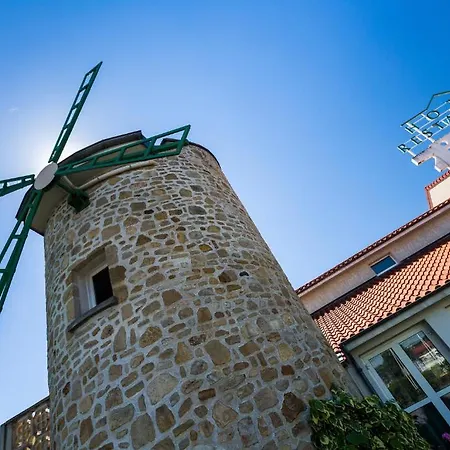 Logis Le Moulin Des Gardelles Otel 3*