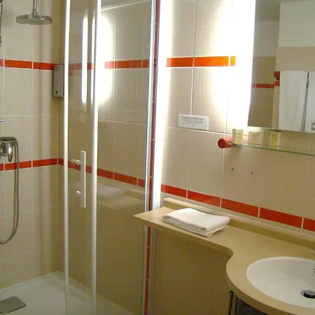 Hotel Logis Le Moulin Des Gardelles Riom